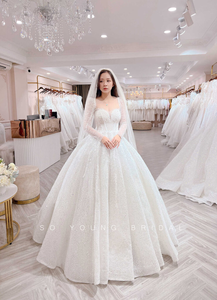 Top 10 mẫu váy cưới trễ vai đẹp quyến rũ nhất năm 2022